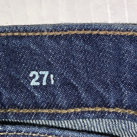 NWOT Gap Shorts Blue Denim Jean Shorts - Size 27 - Picture 2 of 4